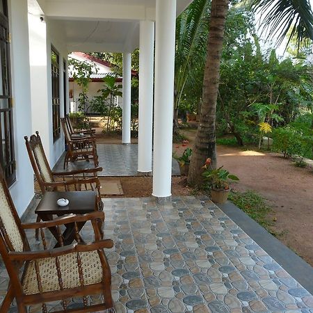 Shady Mango Villa Сигирия Екстериор снимка